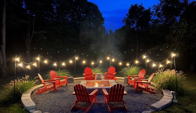 HOT TUB and SAUNA at 'CHIC HIDEAWAY' Paw Paw Lake Golf club across the street