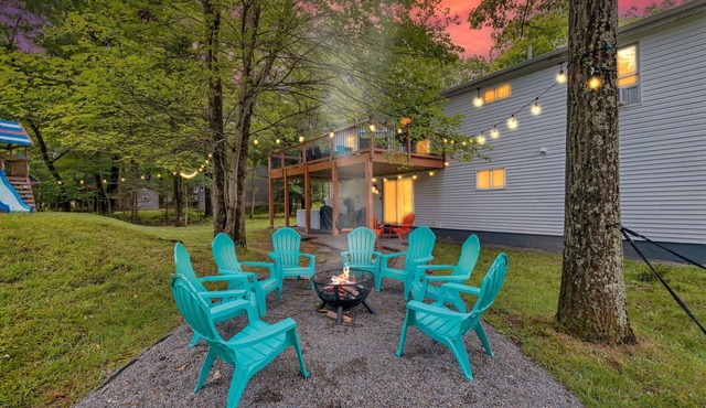 Hot Tub*Arcade*Pool Table*King Bed*75" TV*Fire Pit