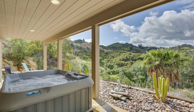 Hot Tub + Balcony: Rainbow Retreat Near Wineries!