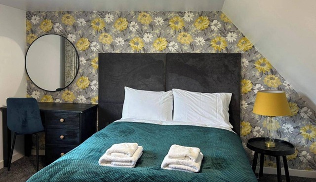 Hot tub - Bbq - Garden - Parking - Pet - Sleeps 6