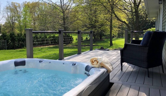 HOT TUB | Beautiful Backyard Oasis|Newly Renovated