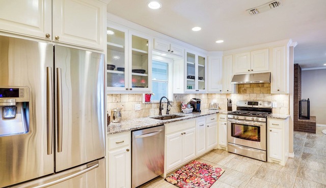 HOT TUB - Beautifully Renovated Home in West Texas