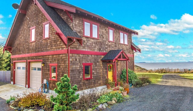 Hot Tub! Beautiful Water View Home! (WVP)