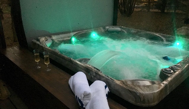 HOT TUB! Between Jackson, Grand Teton NP, and Grand Targhee, Yellowstone NP!