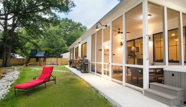 Hot Tub + Bonfires on main Lake Shafer Waterfront