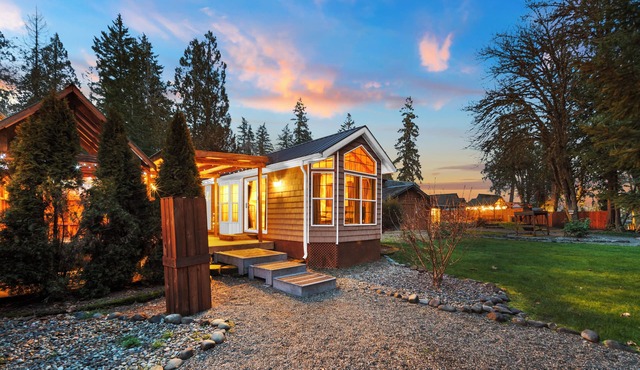 Hot Tub Cabin #8 with Fire Pit