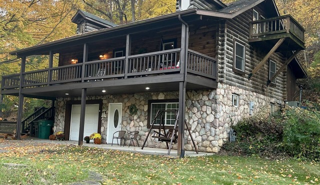 Hot Tub Cabin by the Bike Trail
