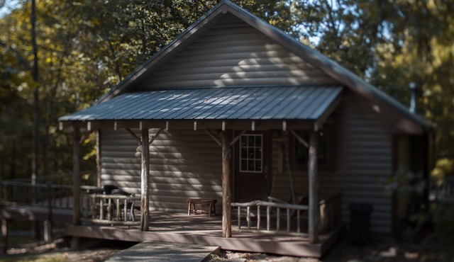 Hot Tub Cabin- In the Heart of Shawnee Wine Trail