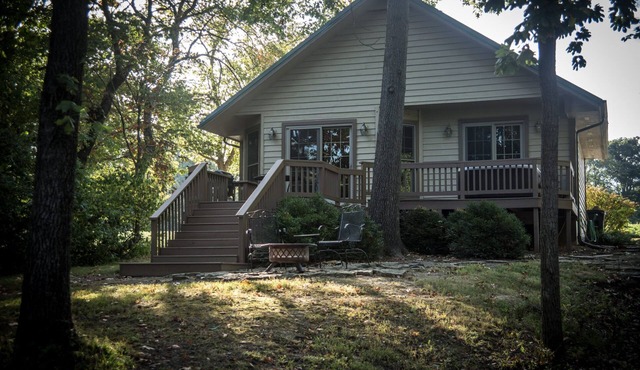 Hot Tub Cabin- In the Heart of Shawnee Wine Trail