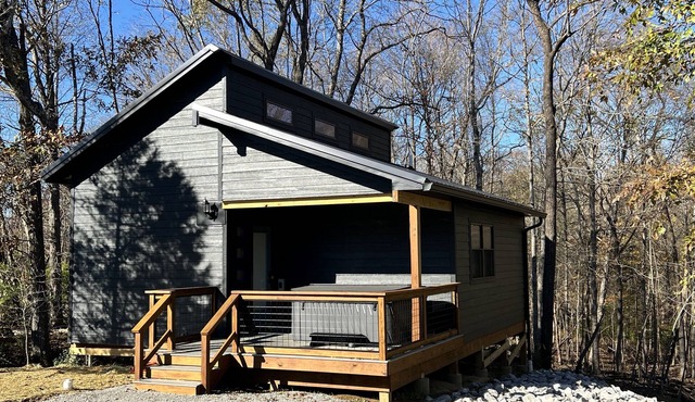 Hot Tub Cabin- In the Heart of Shawnee Wine Trail