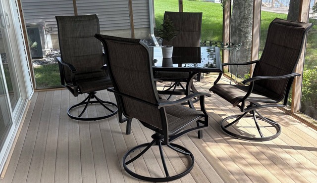 Hot tub Cabin on Cedar Lake near Little Brown Church Newly Remodeled