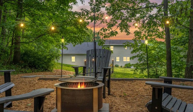 Hot Tub, Camp Fire, Game Room, Coffee/Espresso Bar