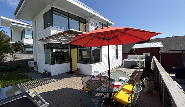 Hot Tub/Central/Modern/Well Appointed/Immaculate