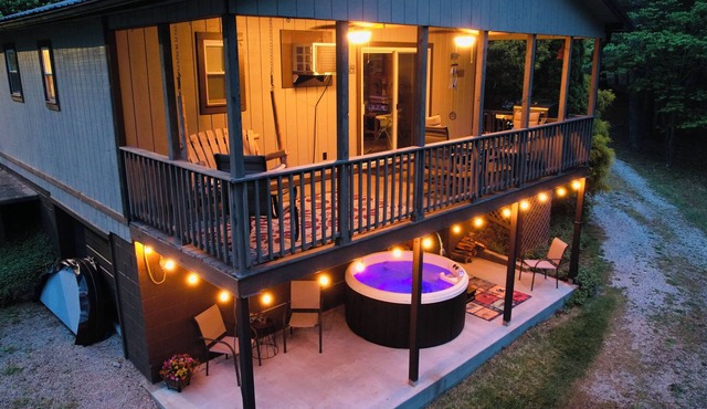 HOT TUB COTTAGE near Cave Run Lake, Kentucky, Red River Gorge,Morehead Kentucky