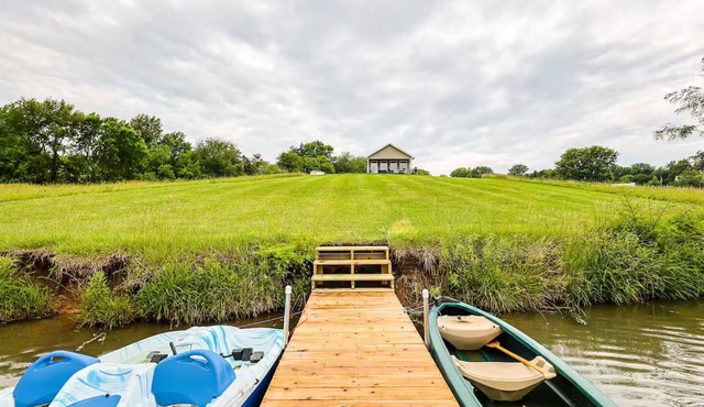 Hot Tub Cottage on Private Lake