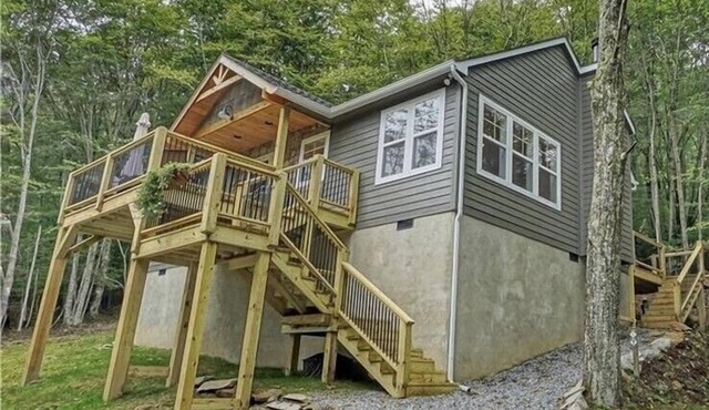Hot Tub, Cozy, Central Air and Heat, 5 minutes to the Ski Resort! Yes, Deer!