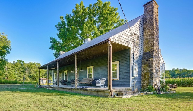 Hot Tub & Creek Views: Secluded Perryville Cabin