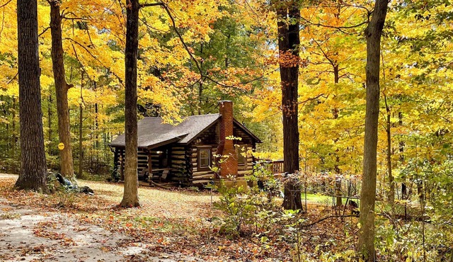 Hot Tub + Deck: Cabin Hideaway in Brown County