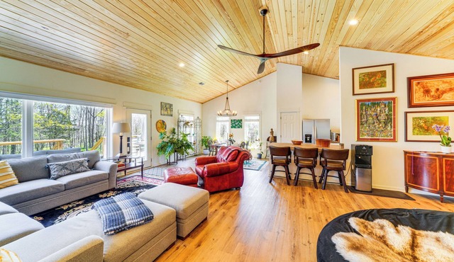 Hot Tub, Deck & Fire Pit: Chic Louisville Home!