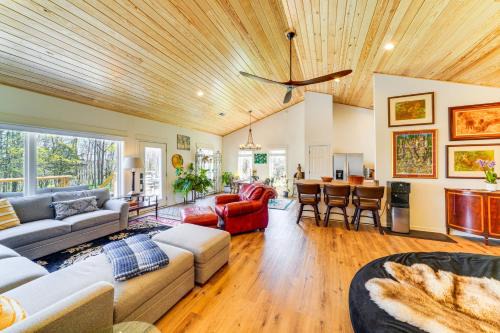 Hot Tub, Deck & Fire Pit: Chic Louisville Home!