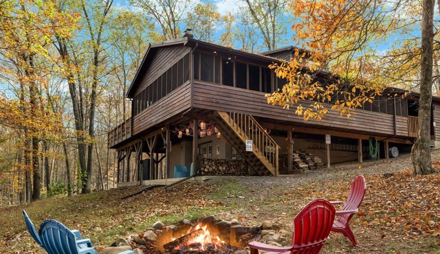 Hot Tub, Deck, Grill, Fire Pit, Game Room & WiFi