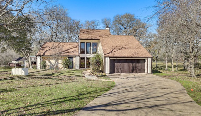Hot Tub, Deck & Grill: Brookshire Gem Near Venues