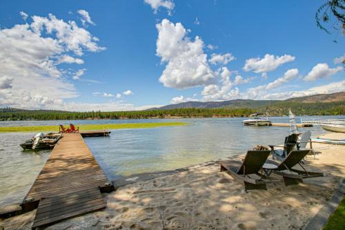 Hot Tub, Deck & Mtn Views: Nine Mile Falls Duplex