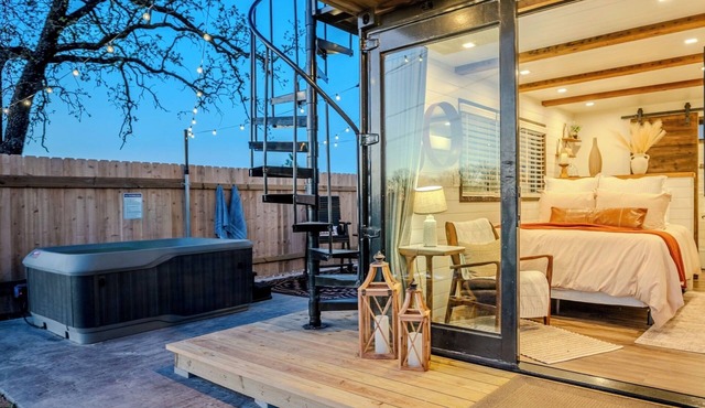 Hot Tub Deck Privacy Pickle Ball The Skylark 10 Min - Waco