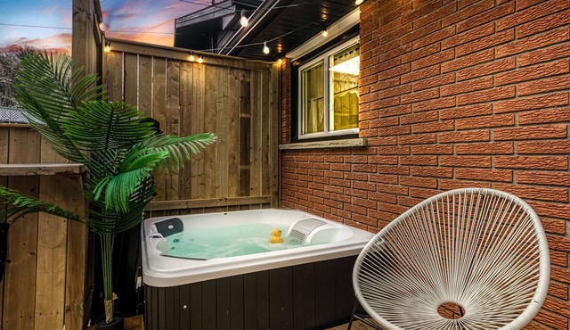 Hot Tub Delight, King Beds & Unforgettable Moments