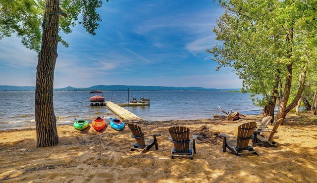 Hot Tub & Dock: Beachfront Oasis in Stockholm!