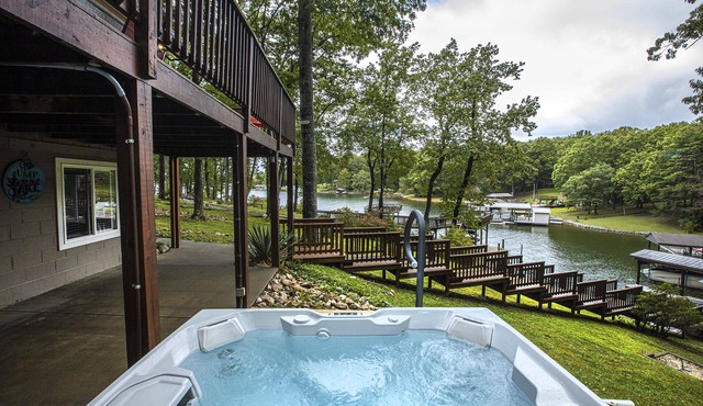 Hot tub, Dock, Fire Pit, Dog Friendly, Golf,