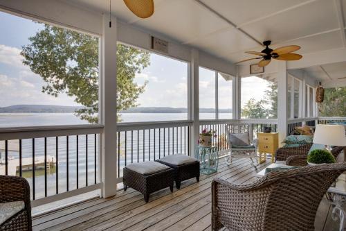 Hot Tub & Dock: Guntersville Lake Getaway!