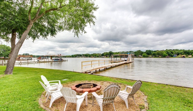 Hot Tub & Dock: Lakefront Mabank Home