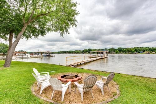 Hot Tub & Dock: Lakefront Mabank Home