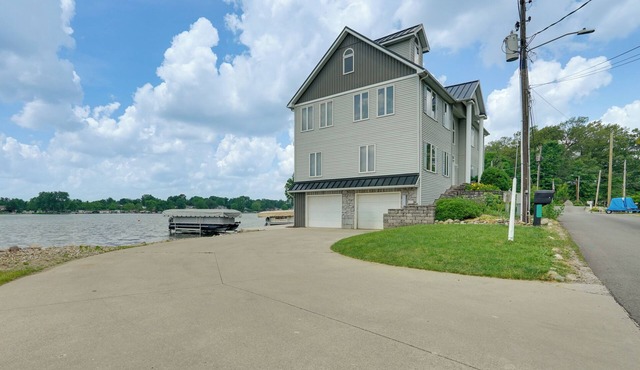 Hot Tub & Dock: Waterfront Lake Hamilton Home