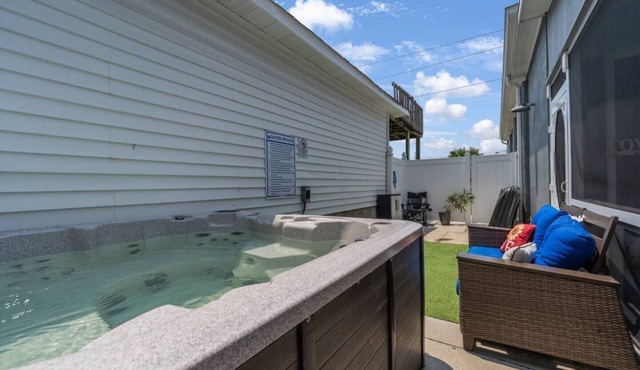 Hot Tub~Dog Friendly~Near Downtown~Firehouse Suite