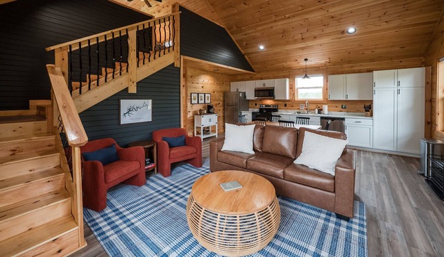 HOT TUB~Dog Friendly Cabin~Fishing~River boat ramp~20 Min to Lake Cumberland