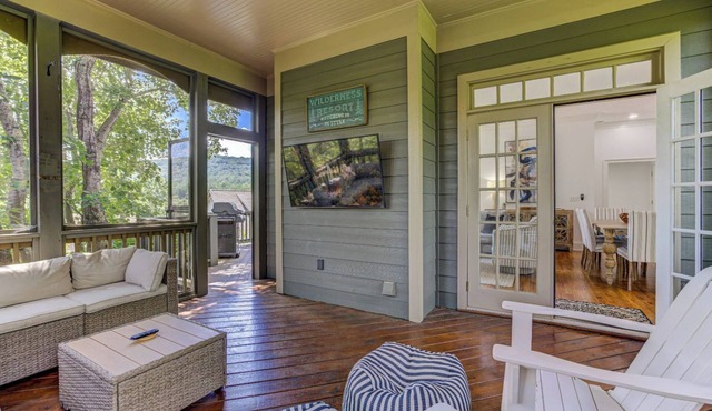 Hot Tub Downtime, Fireside Chats & Movie Nights Within 8,000-Acre Community - Mountain Grove Lodge