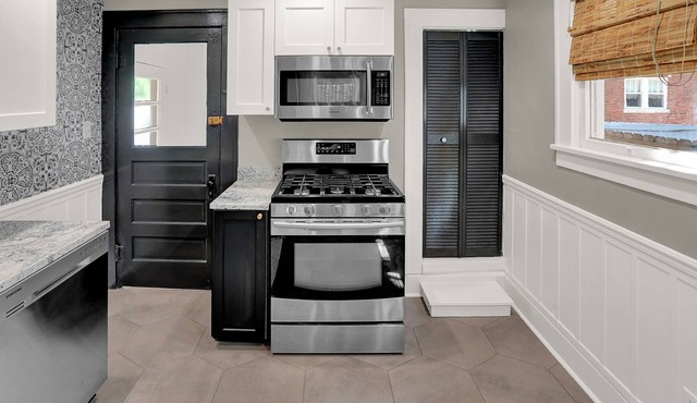 Hot Tub-Downtown Franklin-Sleeps 7