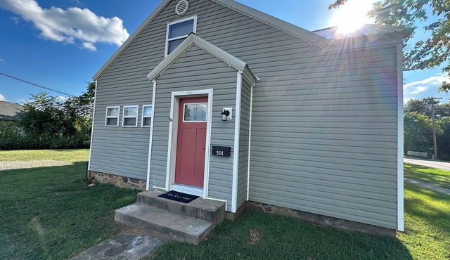 Hot Tub Downtown Mena 3BR Family Home