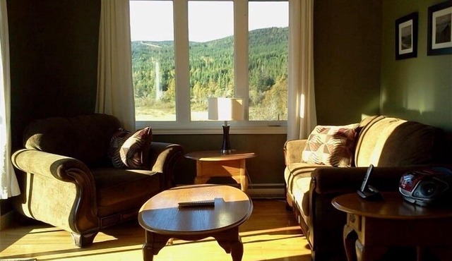 !Hot Tub! - Edge of Gros Morne Park - Explorers, family & Snowmobilers home