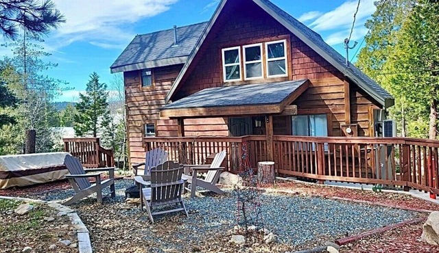 Hot Tub/EV Charger/Fire Pit/BBQ/Kid Friendly/Arcade game- Near the Village