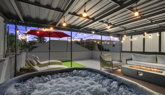 Hot Tub - EV Charger - Firepit - Spacious Garage!