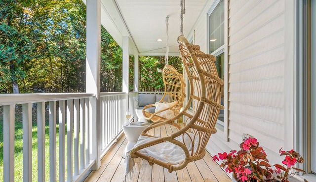 Hot Tub, Family Friendly + 2 King Beds, Game Room, Secluded -Close to SB & Beach