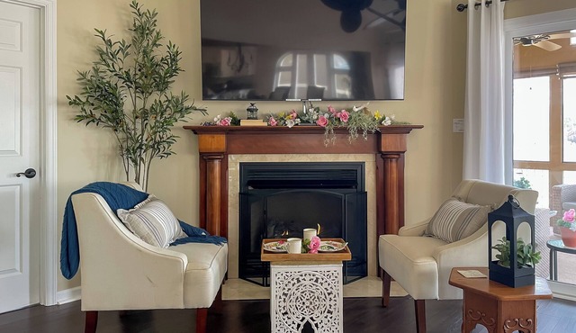 Hot Tub: February Couples Getaway on Lake Chatuge!