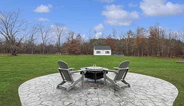 Hot Tub Fenced Yard Perfect Family Retreat Near Chagrin Falls