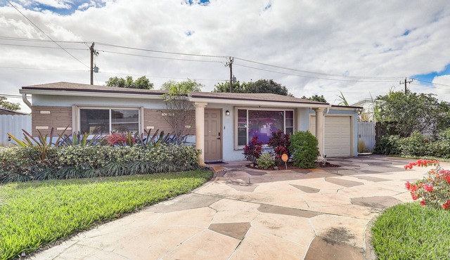 Hot Tub & Fenced Yard: Pet-Friendly Miramar Haven!