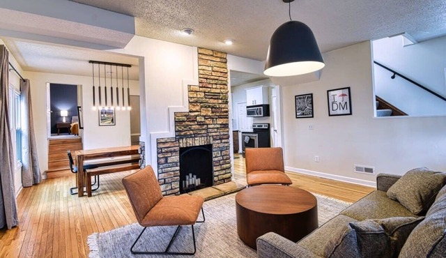 Hot Tub, Fenced Yard, Games, Office/Gym + Pets Ok!