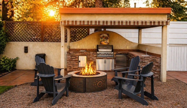 Hot tub, fire pit, grill, gym, and soaking spa bathtub! BEST YARD + HOUSE⭐️