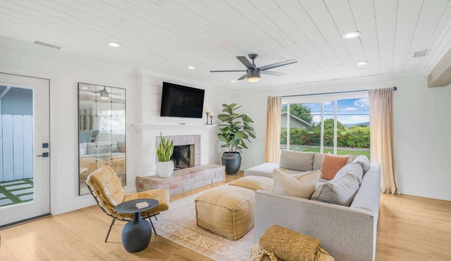 Hot Tub, Fire Pit, Bocce, Trampoline & Sleeps 11!